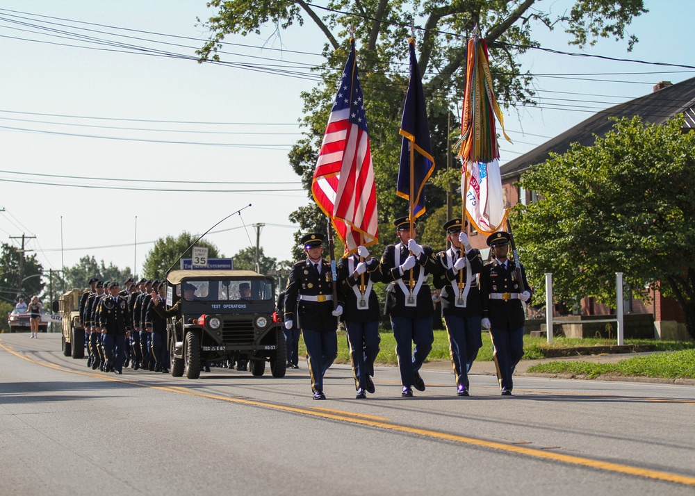 Soldiers from Fort Knox Participate in Heartland Homecoming Parade