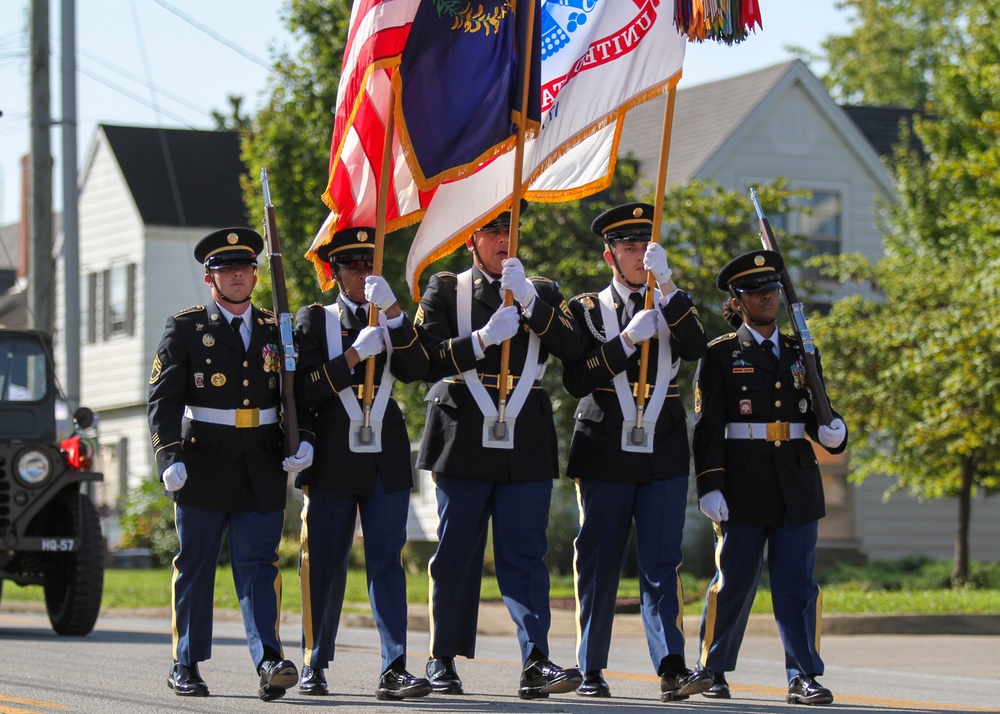 Soldiers from Fort Knox Participate in Heartland Homecoming Parade