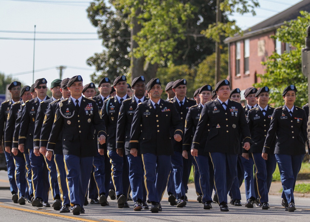 Soldiers from Fort Knox Participate in Heartland Homecoming Parade