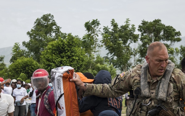 JTF-Haiti, 1-228th Aviation Regiment delivers humanitarian aid to residents in Maniche