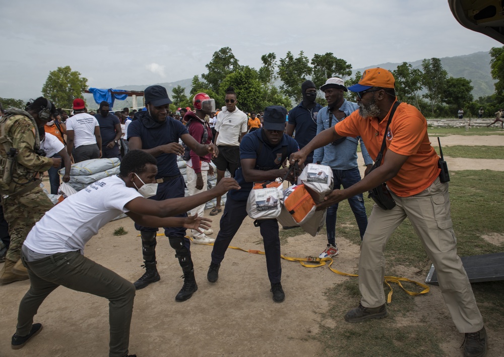 JTF-Haiti, 1-228th Aviation Regiment delivers humanitarian aid to residents in Maniche