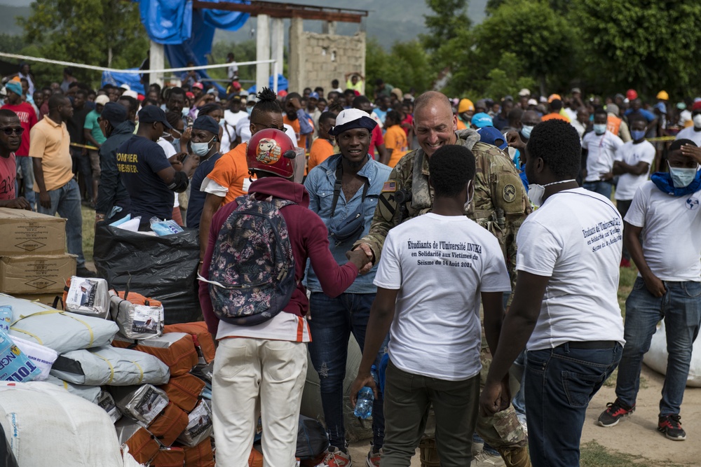 JTF-Haiti, 1-228th Aviation Regiment delivers humanitarian aid to residents in Maniche