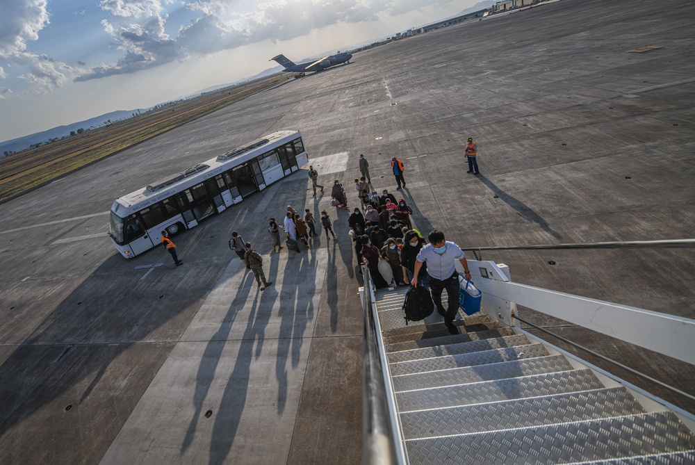 Evacuees from Afghanistan depart NAS Sigonella on full flight