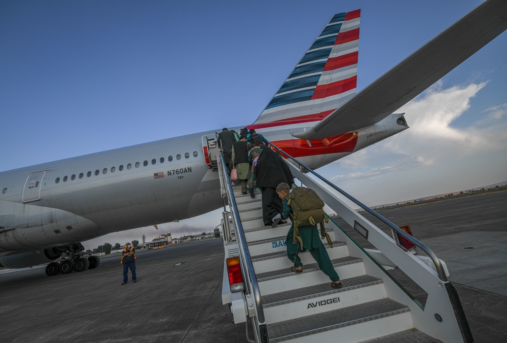 Evacuees from Afghanistan depart NAS Sigonella on full flight