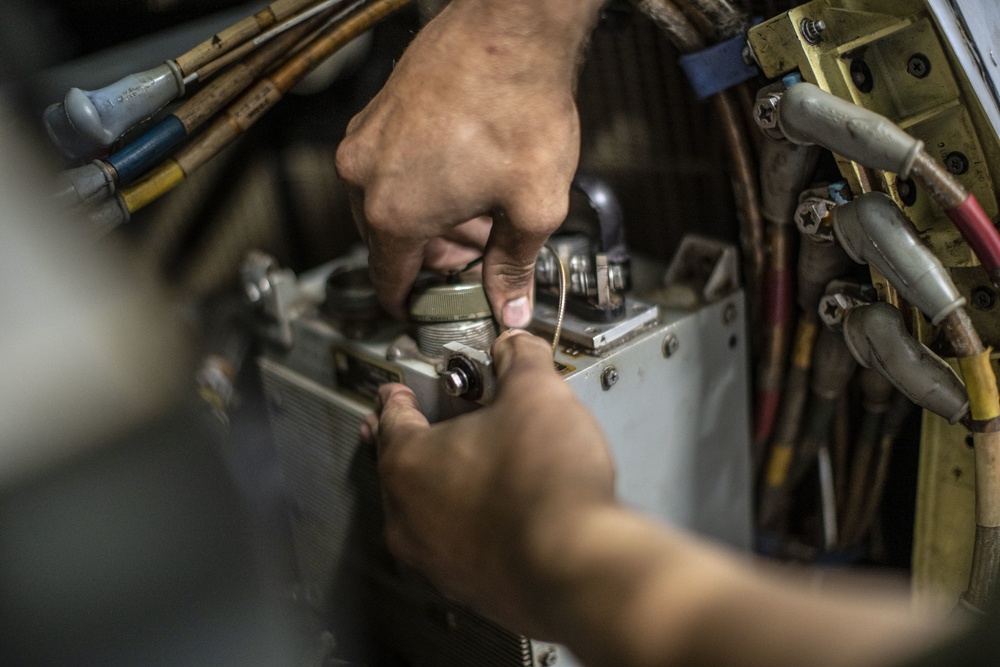 11th MEU, VMM 165 perform routine maintenance