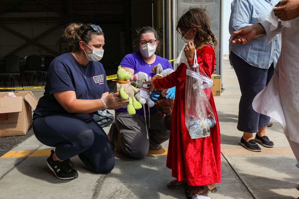 Evacuees from Afghanistan arrive at NAS Sigonella