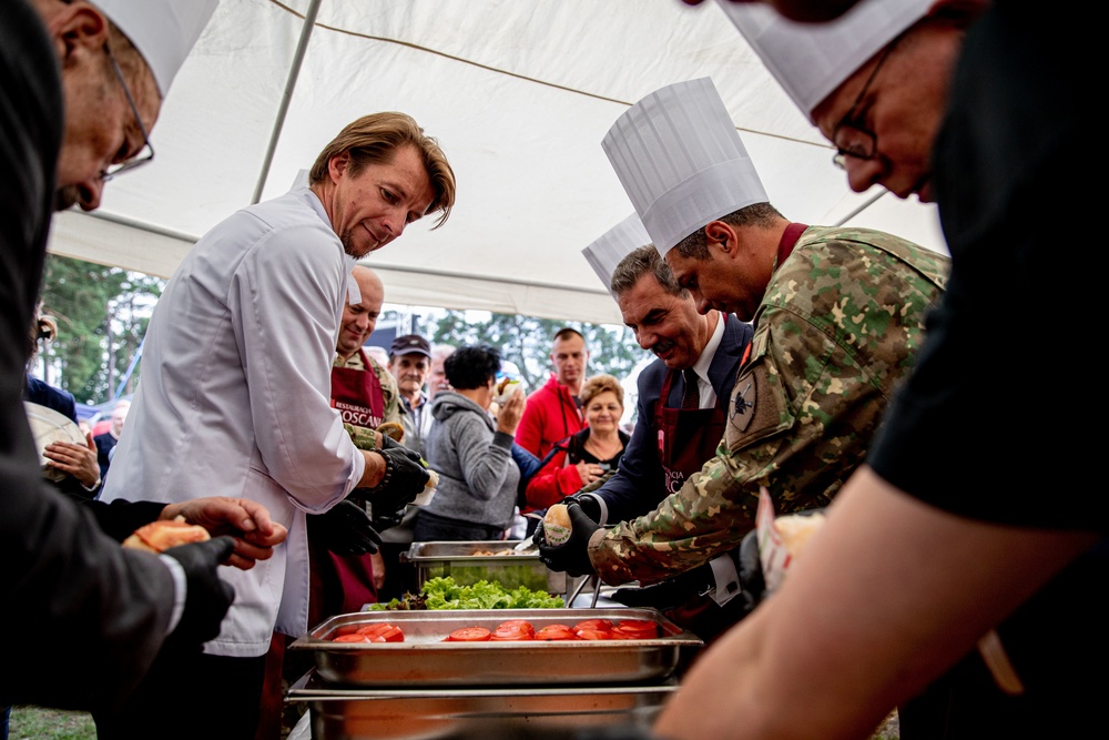 Battle Group Poland's leaders join local community's celebration