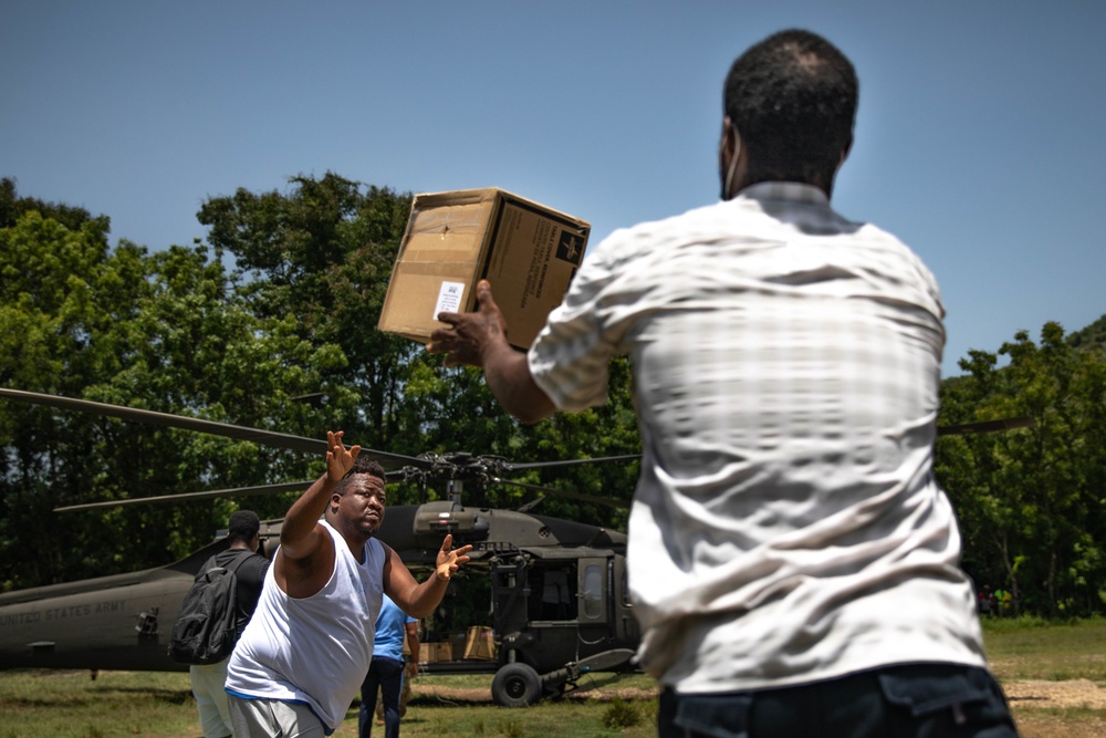 Guardsmen from the Puerto Rico Army National Guard Aviation Get the Job Done