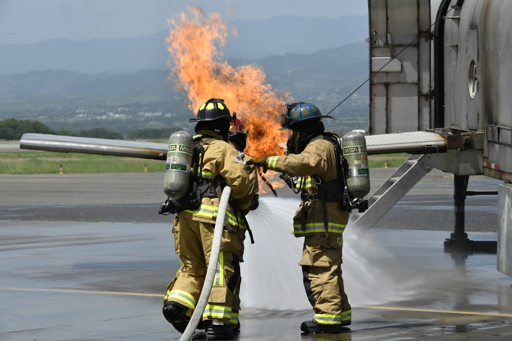 U.S., Central American firefighters train for fire emergencies together