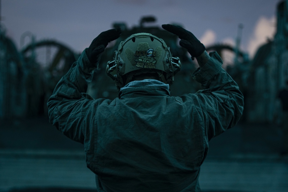 USS Portland (LPD 27) LCAC operations