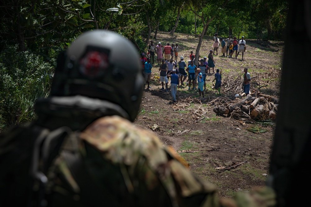 Guardsmen from the Puerto Rico Army National Guard Aviation Get the Job Done