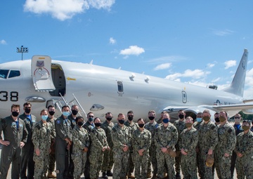 VP-5 visits USS Texas