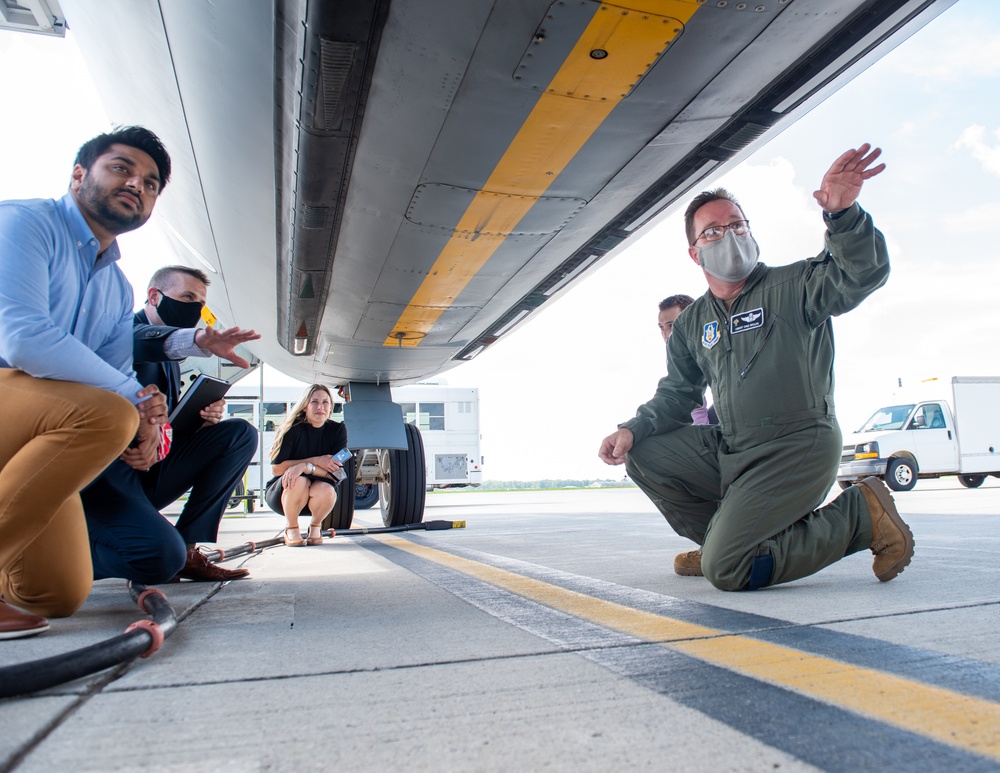 Gillibrand and Schumer congressional staff visit Niagara