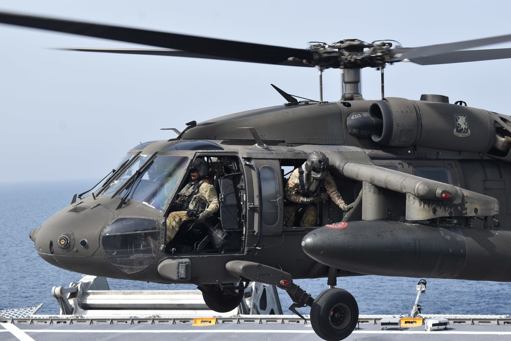 Blackhawk Conducts Deck Landing Qualifications Aboard USS Burlington