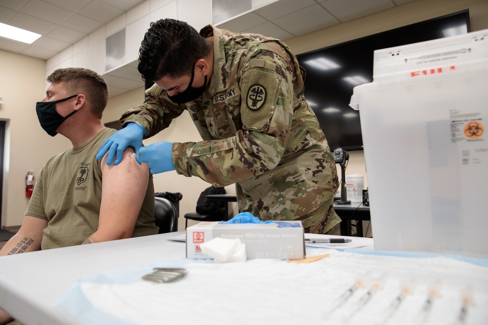 Mobilized Soldiers Volunteer for COVID-19 Vaccination
