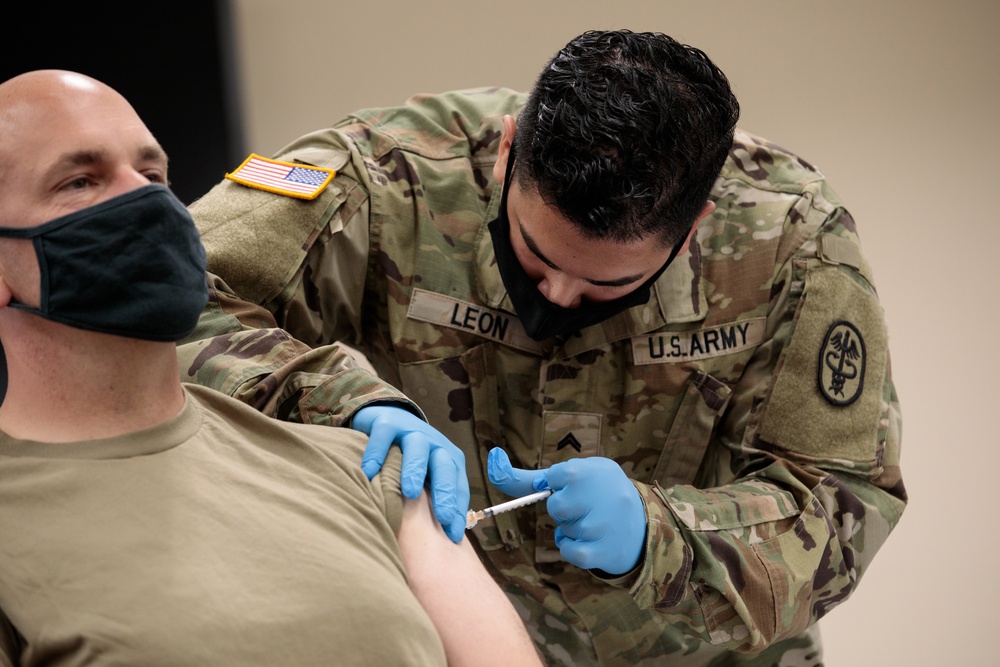 Mobilized Soldiers Volunteer for COVID-19 Vaccination