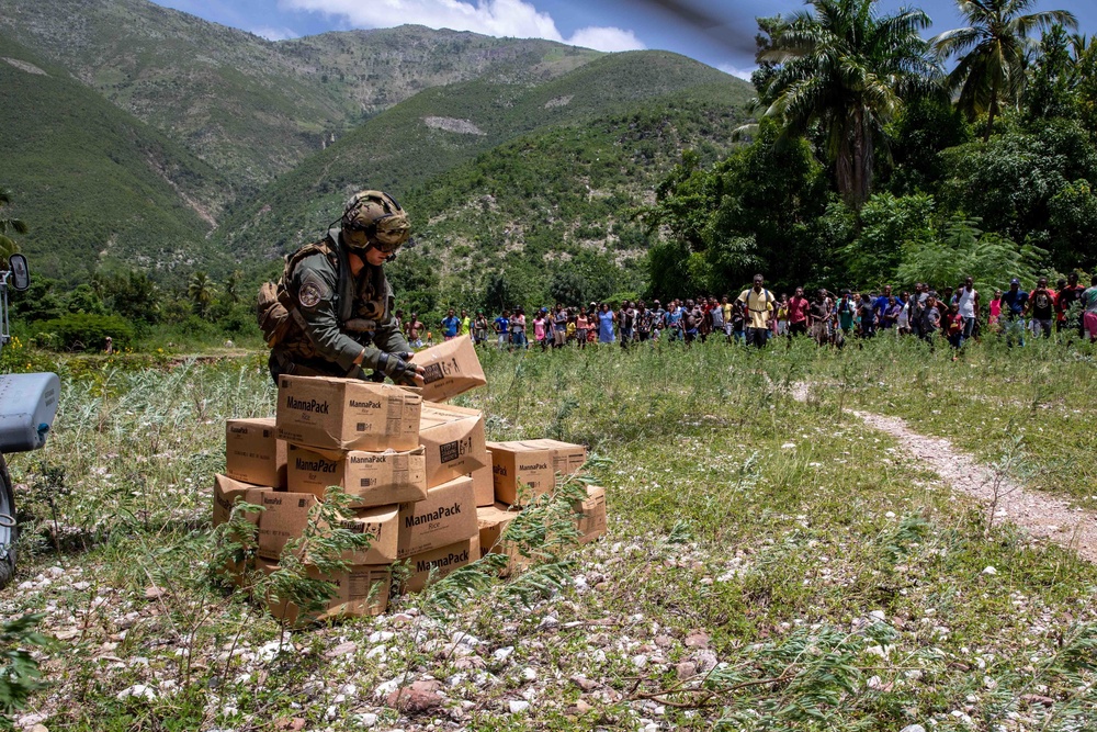 HSC-28 Aircrewman Delivers Humanitarian Aid To Haiti