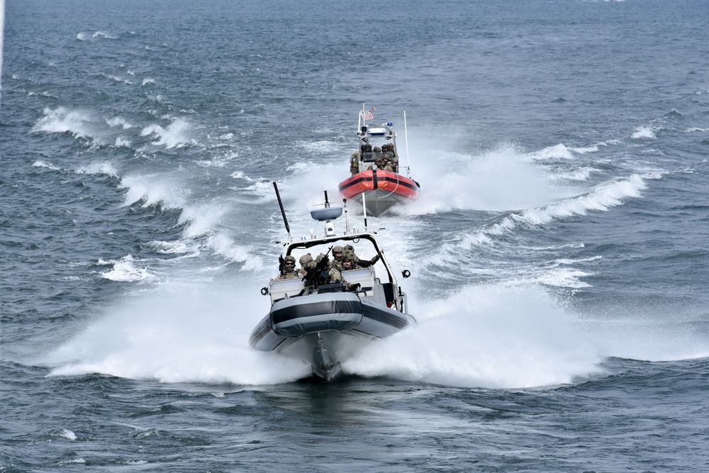 Coast Guard conducts law enforcement training exercise in the Columbia River