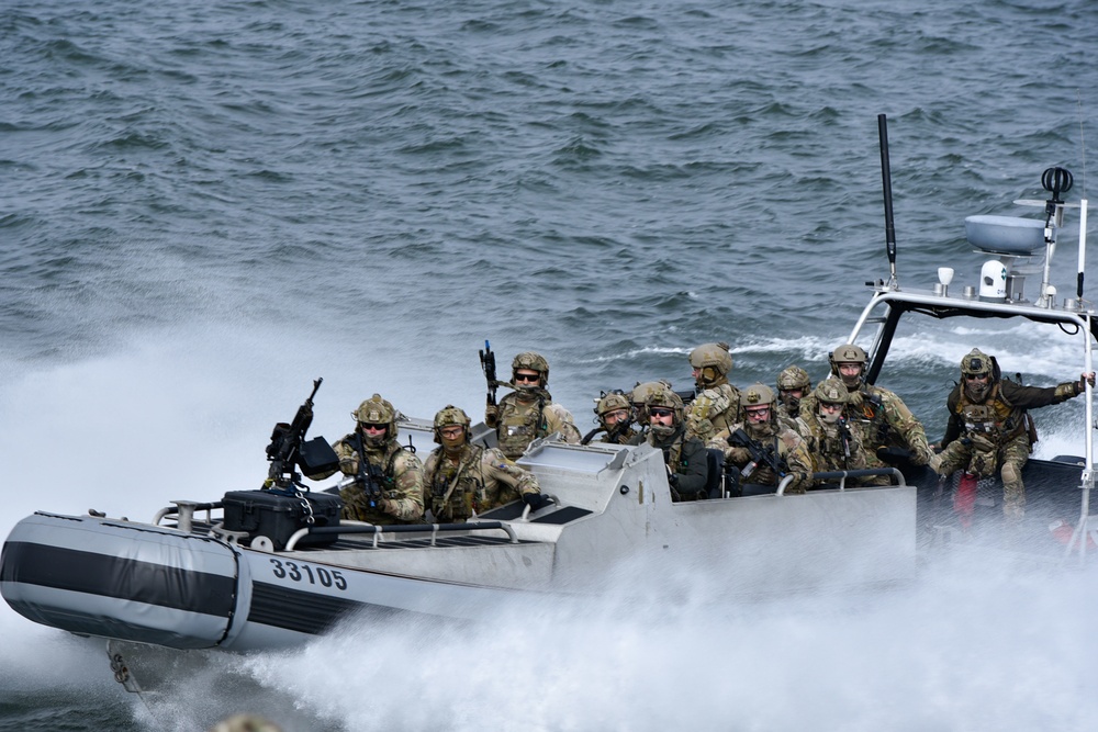 Coast Guard conducts law enforcement training exercise in the Columbia River