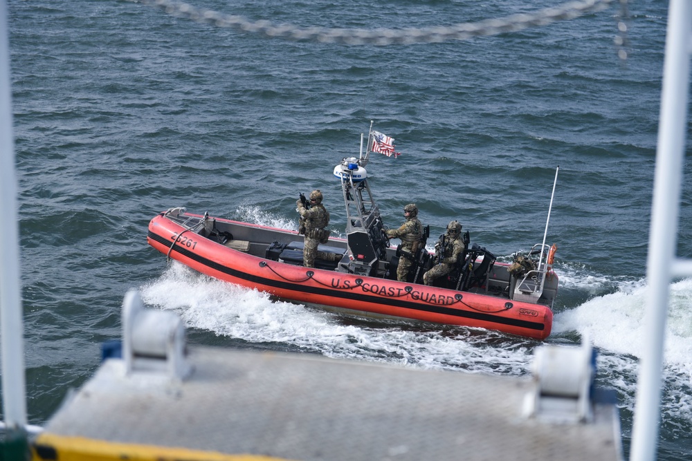Coast Guard conducts law enforcement training exercise in the Columbia River