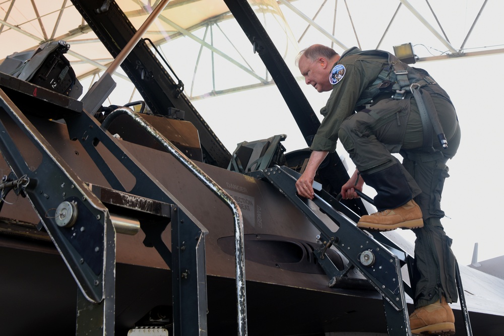 Sumwalt experiences orientation flight in a South Carolina Air National Guard F-16 fighter jet