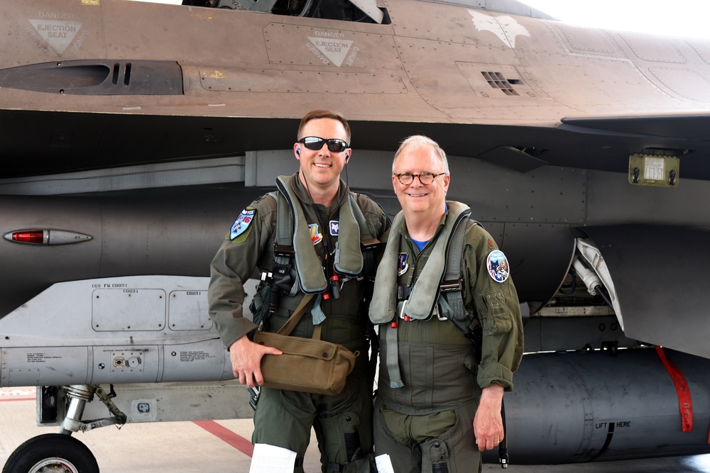 Sumwalt experiences orientation flight in a South Carolina Air National Guard F-16 fighter jet