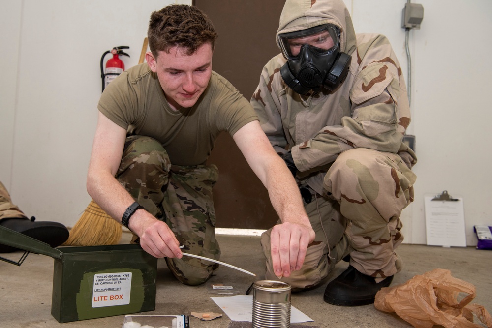 1-40 CAV runs gas chamber for best squad competition