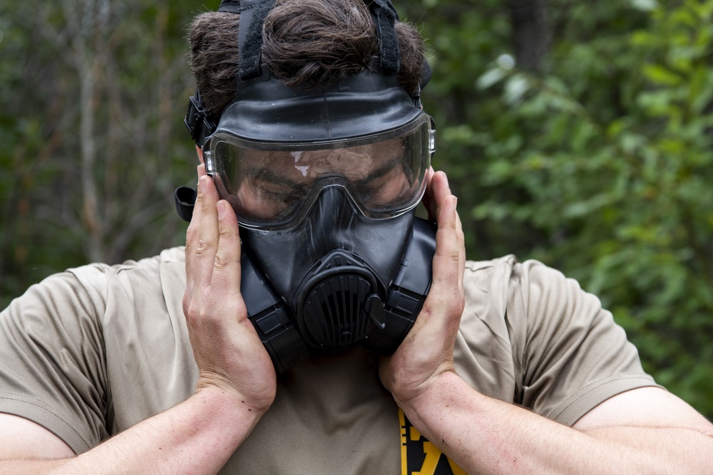 1-40 CAV runs gas chamber for best squad competition