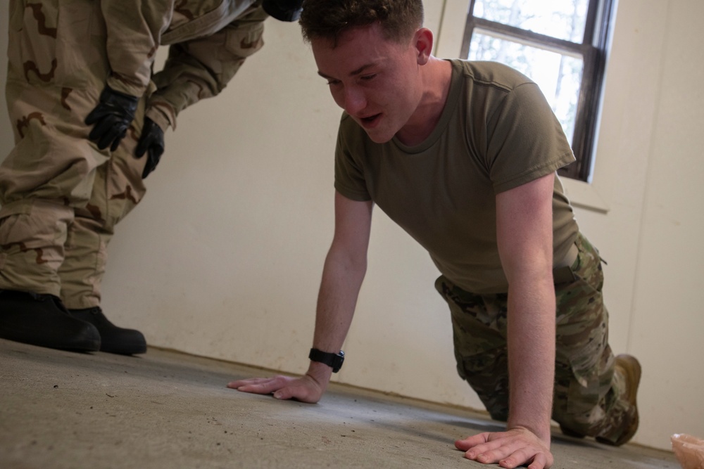 1-40 CAV runs gas chamber for best squad competition