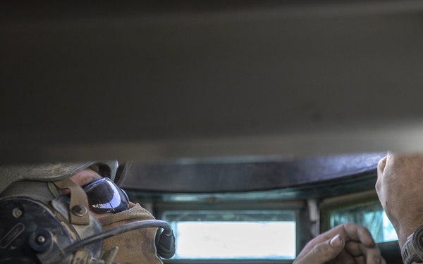 Marines and Australian conduct a mechanized infantry assault for Exercise Koolendong