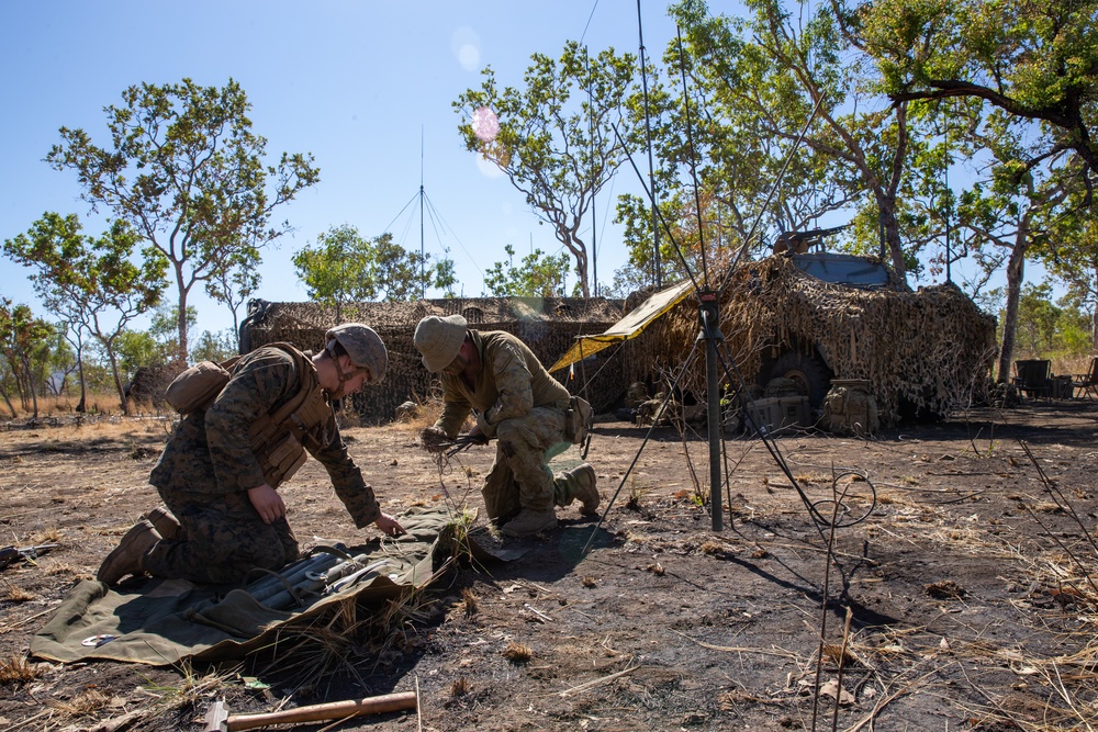 MRF-D and 1 Combat Signal Regiment create a retransmission site during Exercise Koolendong