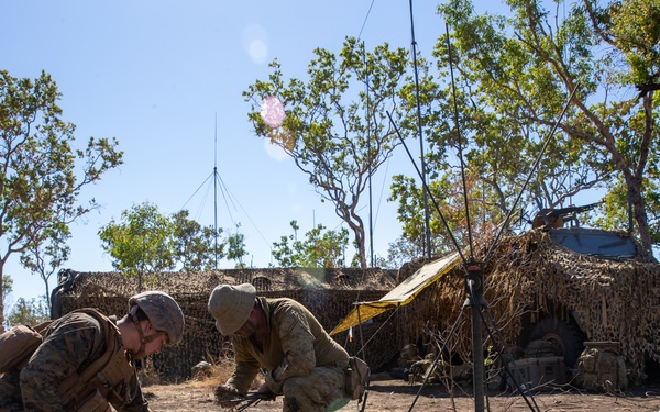 MRF-D and 1 Combat Signal Regiment create a retransmission site during Exercise Koolendong