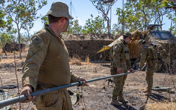 MRF-D and 1 Combat Signal Regiment create a retransmission site during Exercise Koolendong