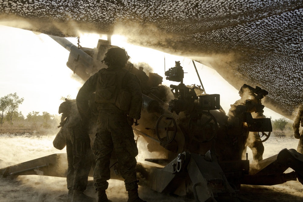 MRF-D’s Mike Battery conducts artillery range during Exercise Koolendong