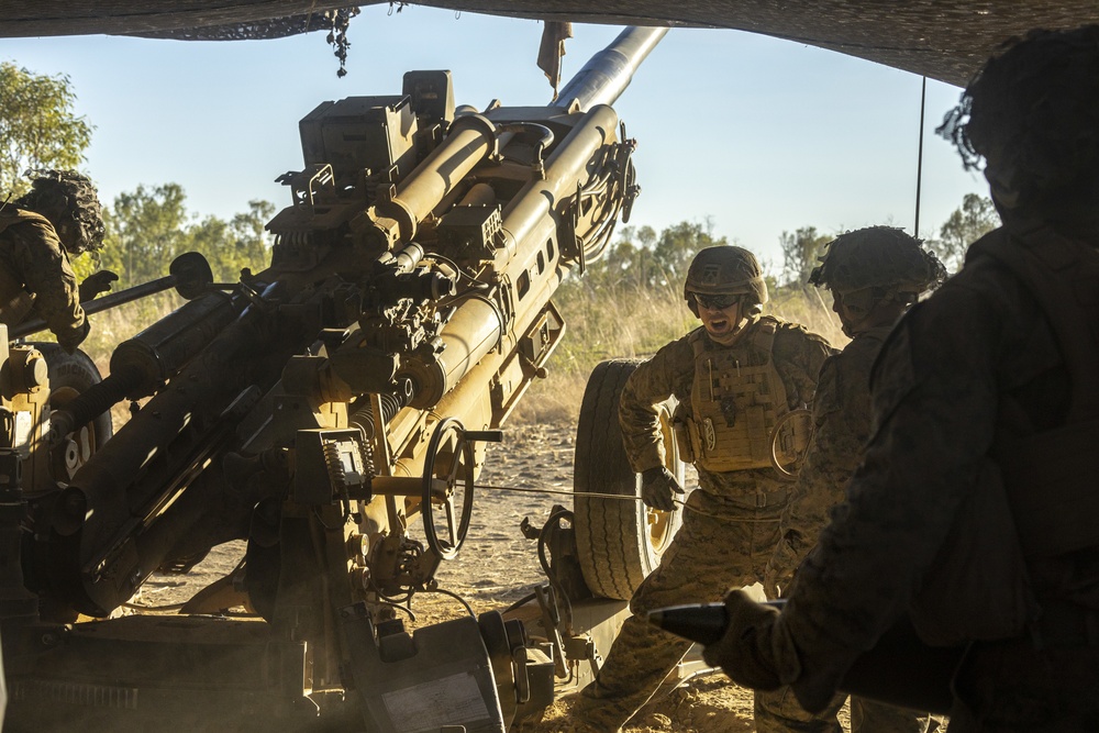 MRF-D’s Mike Battery conducts artillery range during Exercise Koolendong