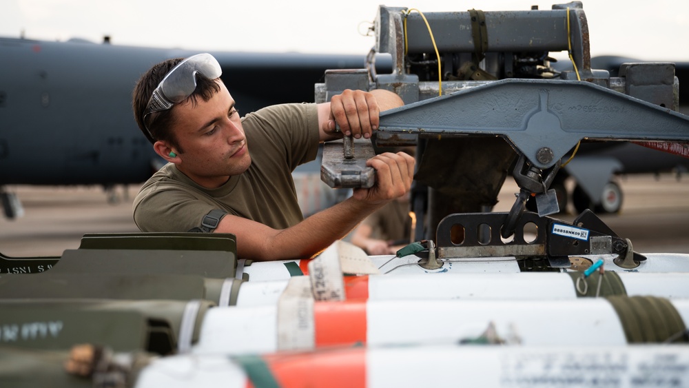 2nd AMXS loads naval mines in support of training mission