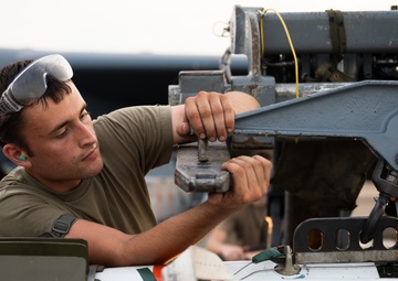 2nd AMXS loads naval mines in support of training mission