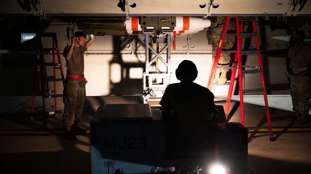 2nd AMXS loads naval mines in support of training mission