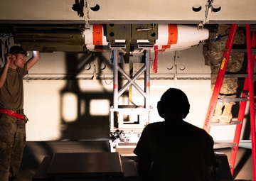 2nd AMXS loads naval mines in support of training mission