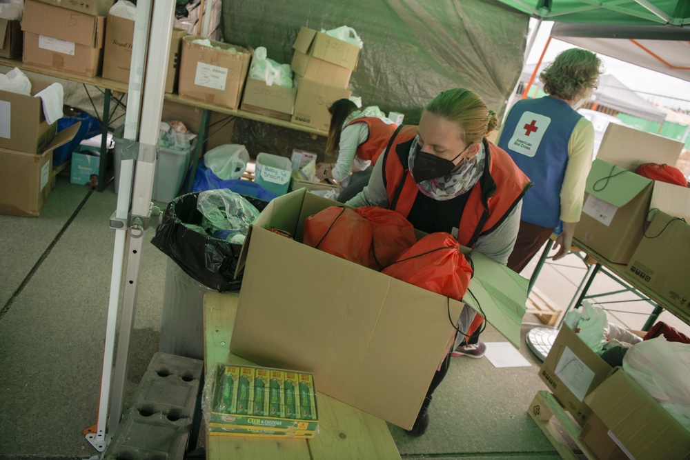 Red Cross Helps Evacuees At Ramstein