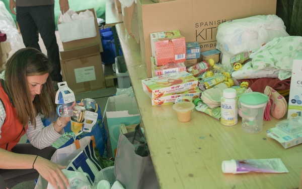 Red Cross Helps Evacuees At Ramstein