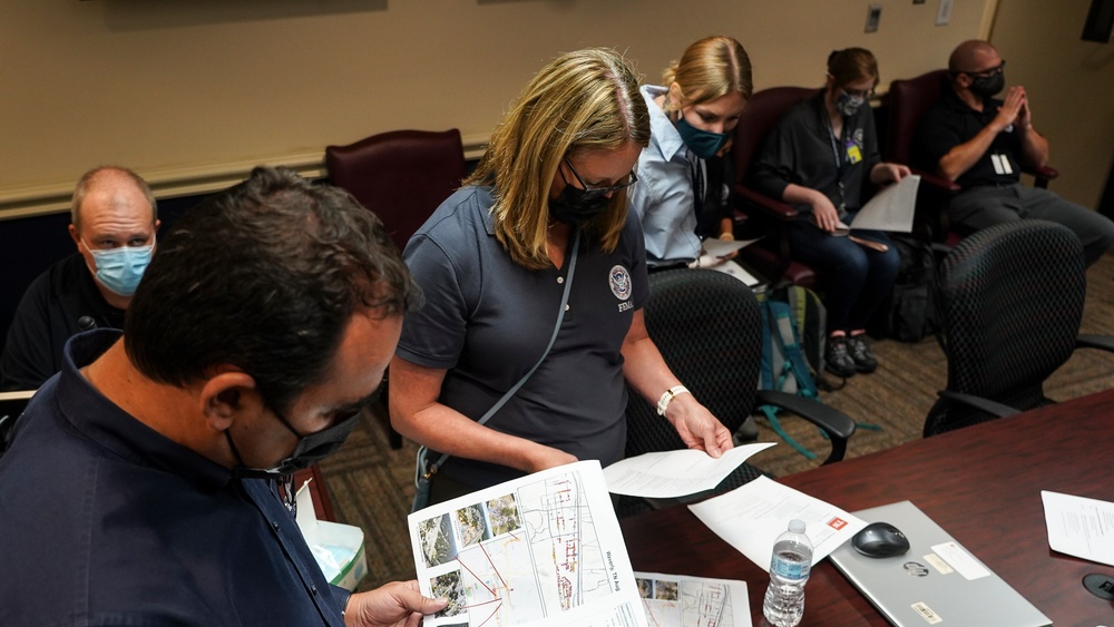 FEMA Administrator Looks at Maps of Flooding in Tennessee