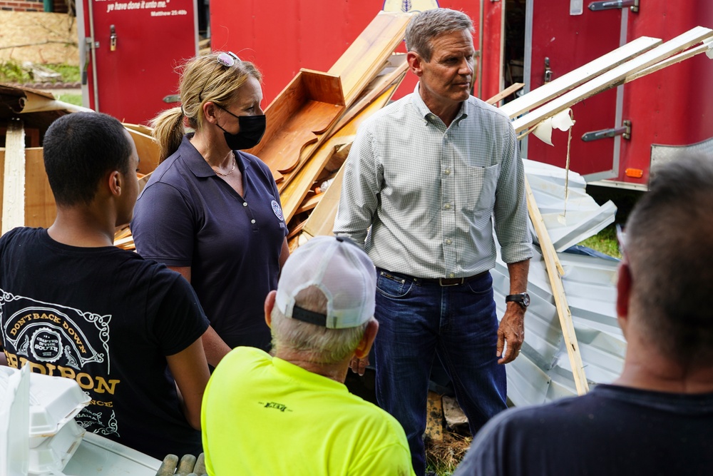 Governor and FEMA Administrator  Meet Volunteers