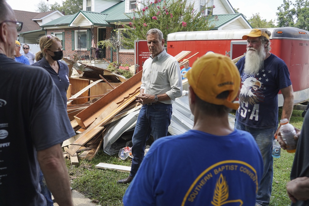 Governor Lee Speaks with Volunteers and Survivors