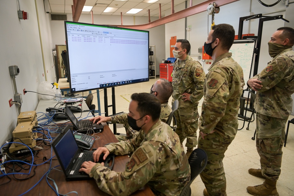 156th Combat Comm trains with 283rd Combat Comm