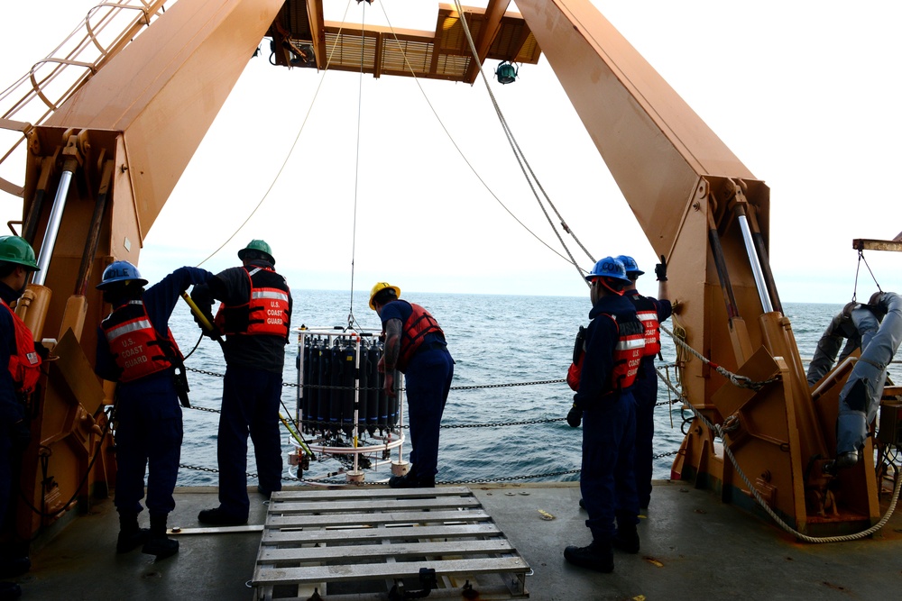 Coast Guard Cutter Healy crewmembers support oceanographic research during Arctic deployment