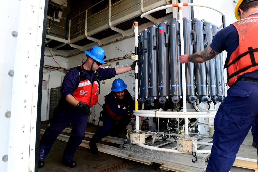 Coast Guard Cutter Healy crewmembers support oceanographic research during Arctic deployment