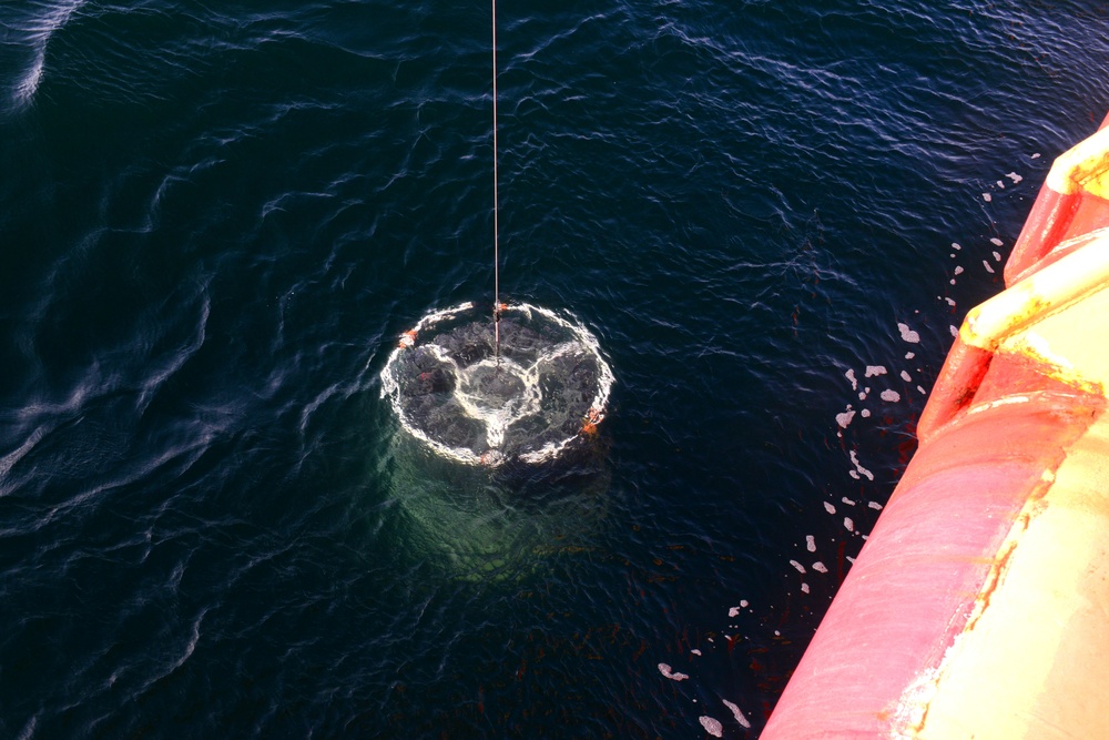 Coast Guard Cutter Healy crewmembers support oceanographic research during Arctic deployment