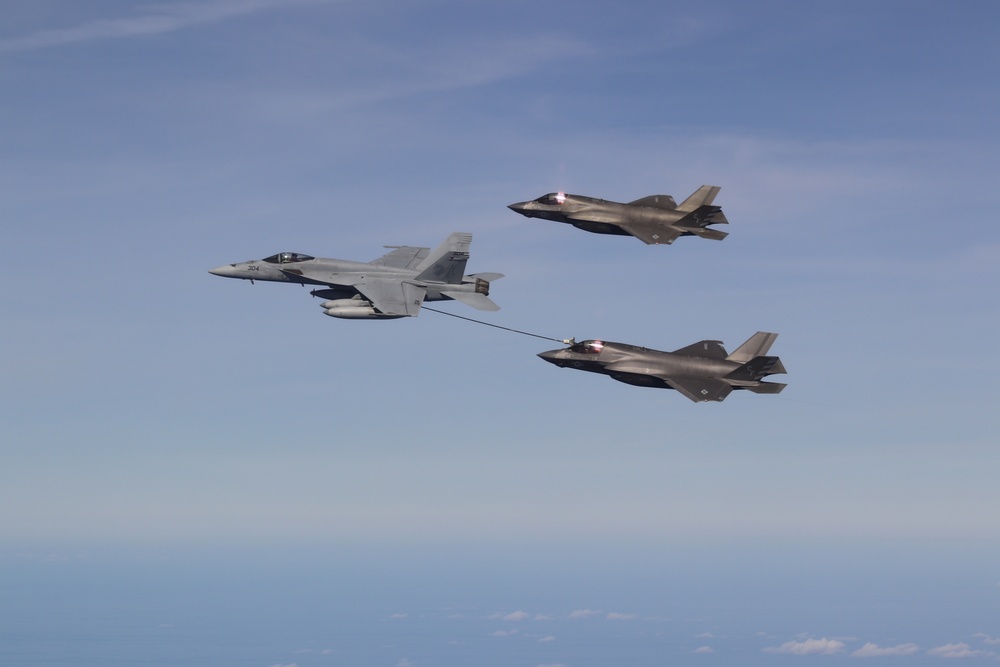 Carl Vinson and U.K. Carrier Strike Groups Conduct 5th and 4th Generation Fighter Joint Interoperability Flights