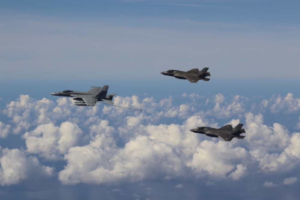 Carl Vinson and U.K. Carrier Strike Groups Conduct 5th and 4th Generation Fighter Joint Interoperability Flights